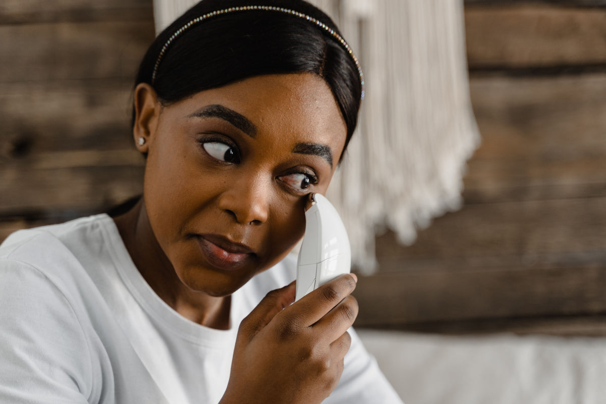 Uso de dispositivo de microcorriente para tono facial